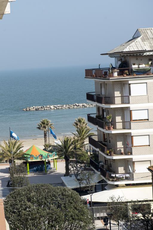 Hotel Gabbiano Porto San Giorgio Kültér fotó