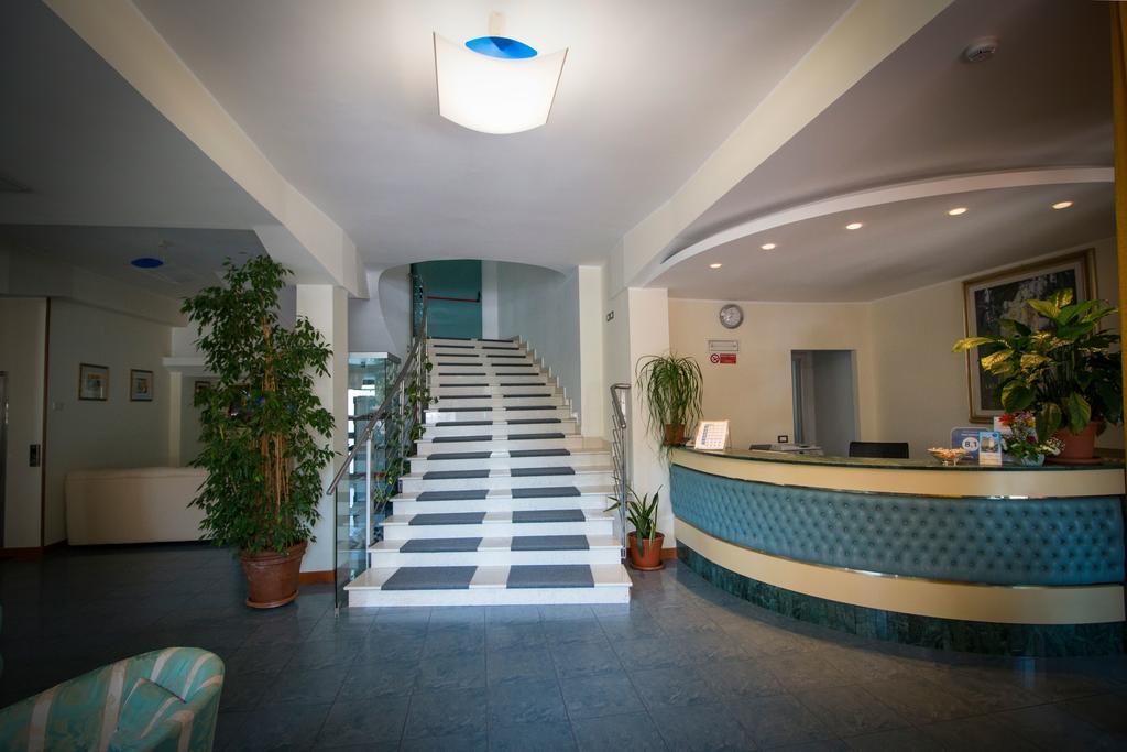 Hotel Gabbiano Porto San Giorgio Kültér fotó