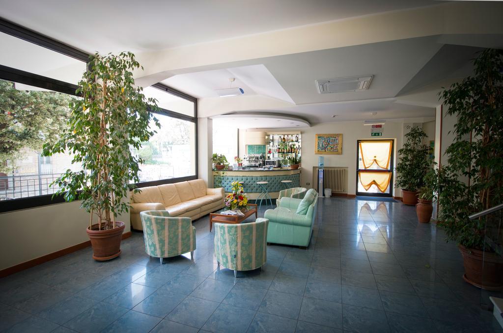 Hotel Gabbiano Porto San Giorgio Kültér fotó