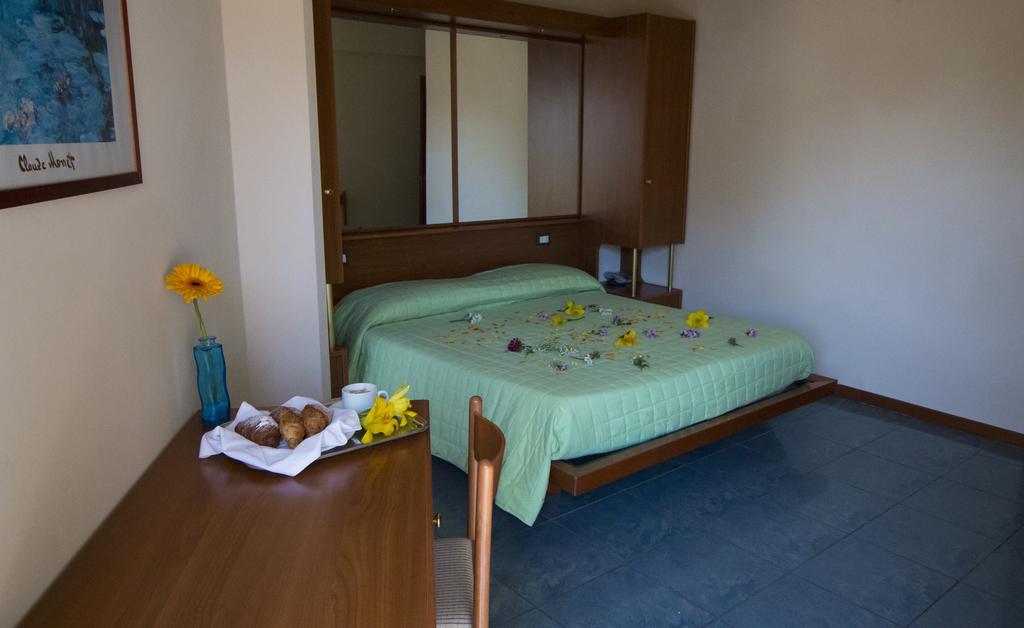 Hotel Gabbiano Porto San Giorgio Kültér fotó
