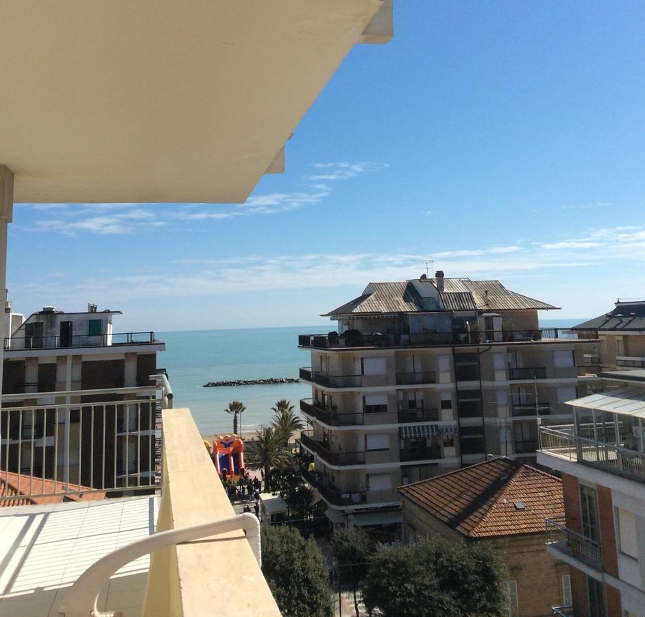 Hotel Gabbiano Porto San Giorgio Kültér fotó