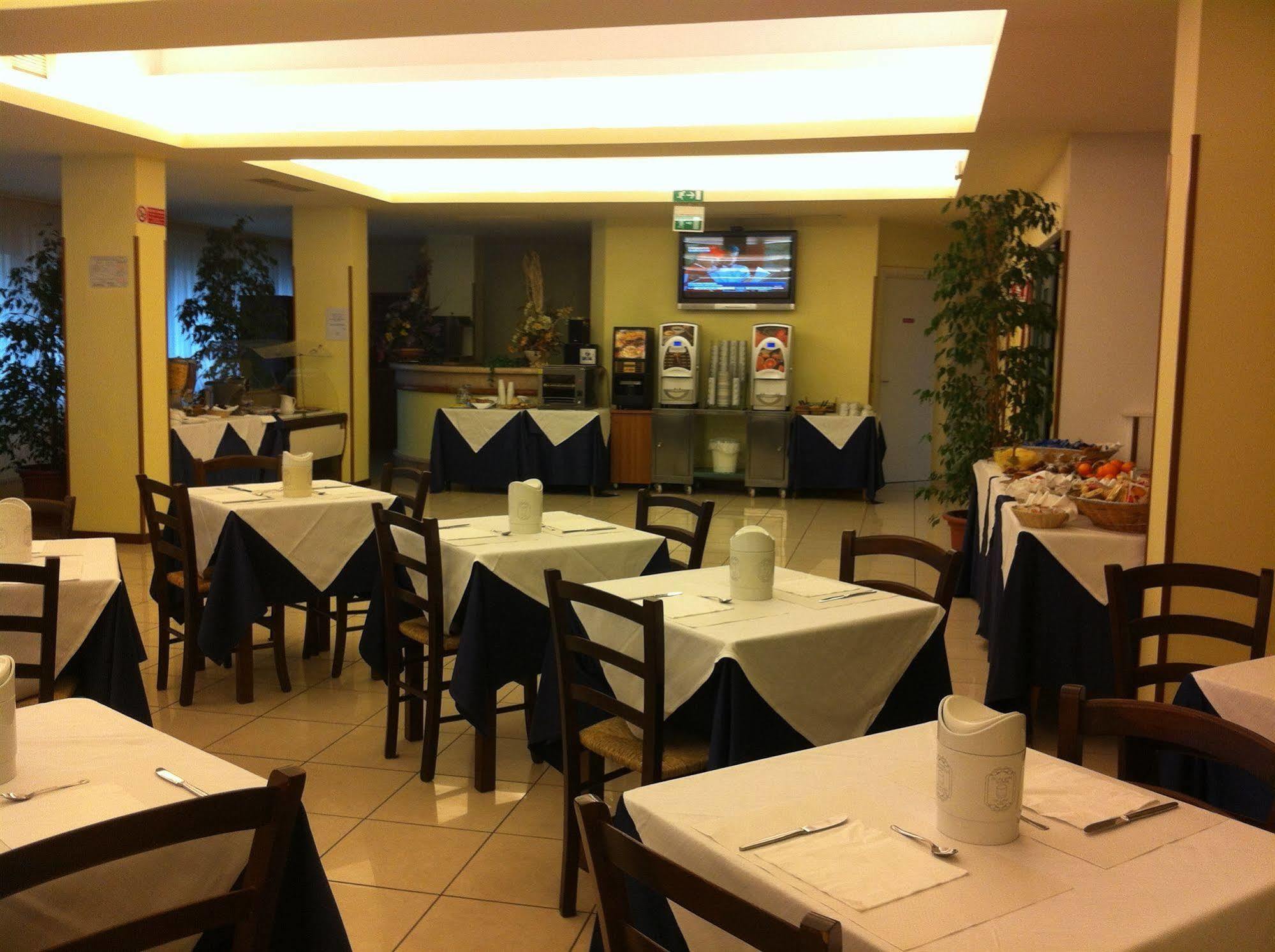 Hotel Gabbiano Porto San Giorgio Kültér fotó