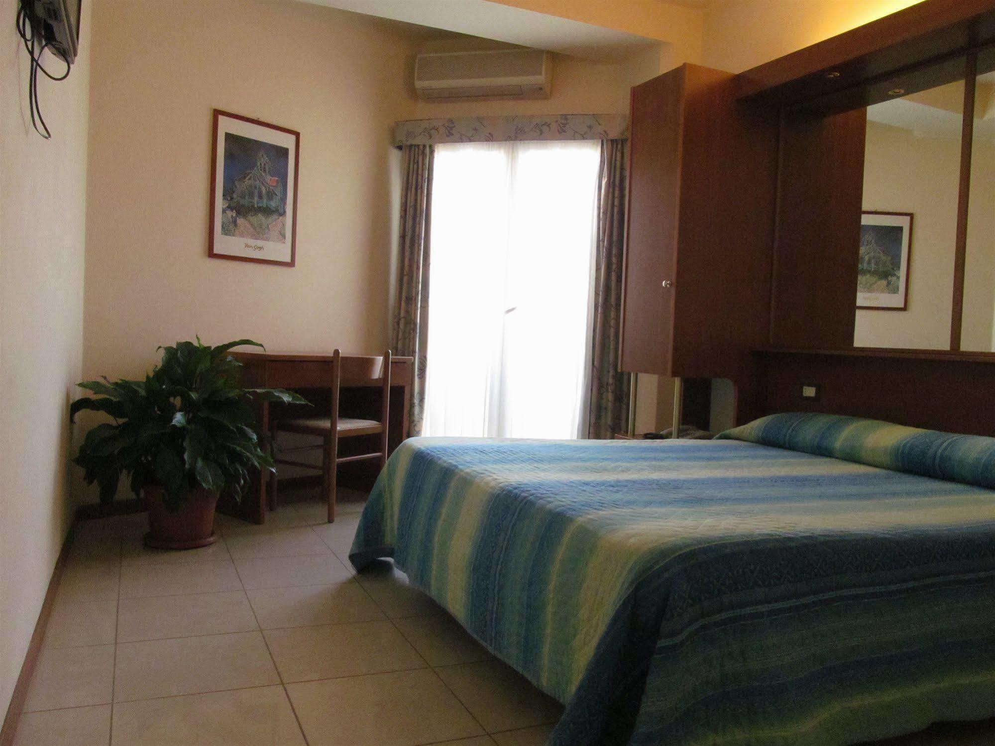 Hotel Gabbiano Porto San Giorgio Kültér fotó
