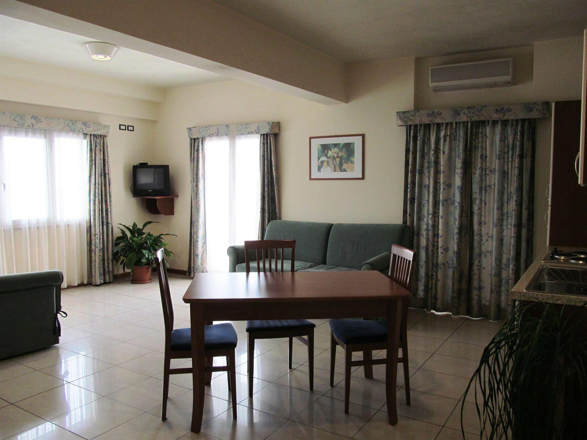 Hotel Gabbiano Porto San Giorgio Kültér fotó