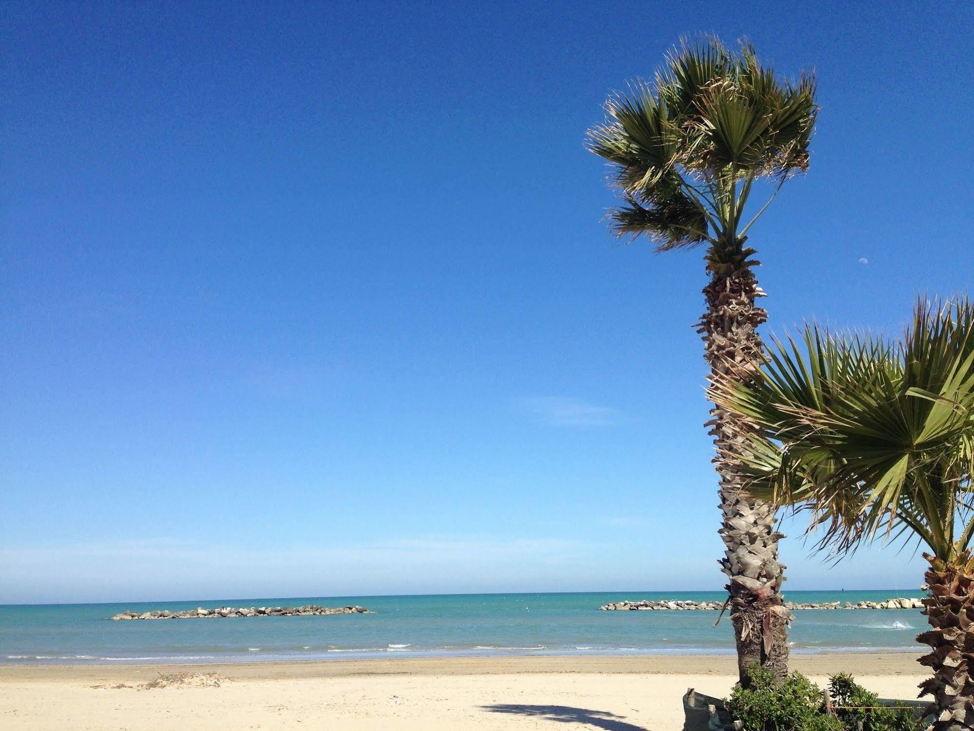 Hotel Gabbiano Porto San Giorgio Kültér fotó