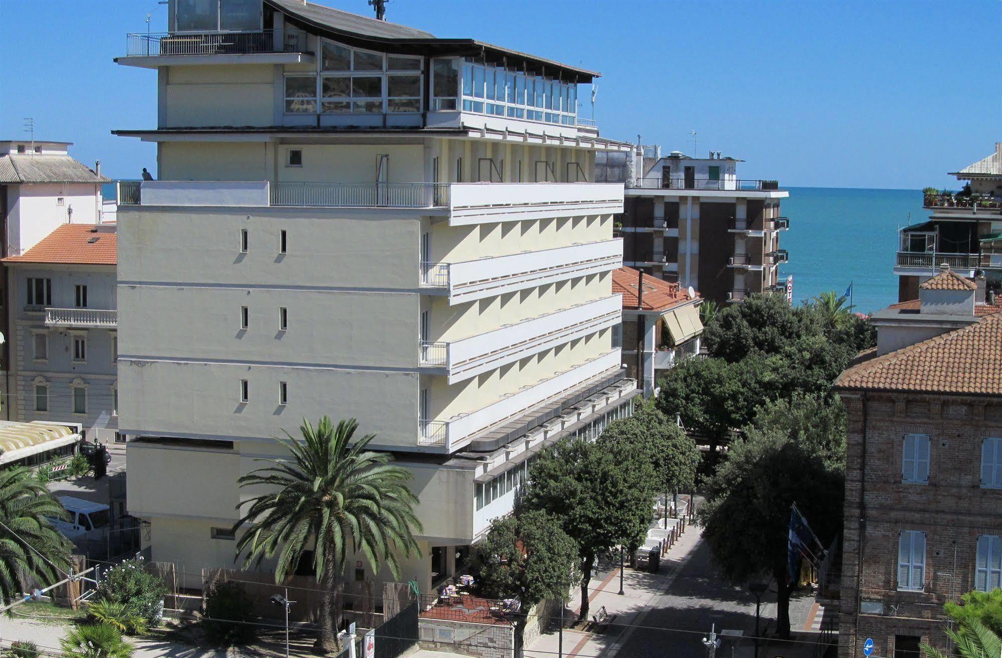 Hotel Gabbiano Porto San Giorgio Kültér fotó