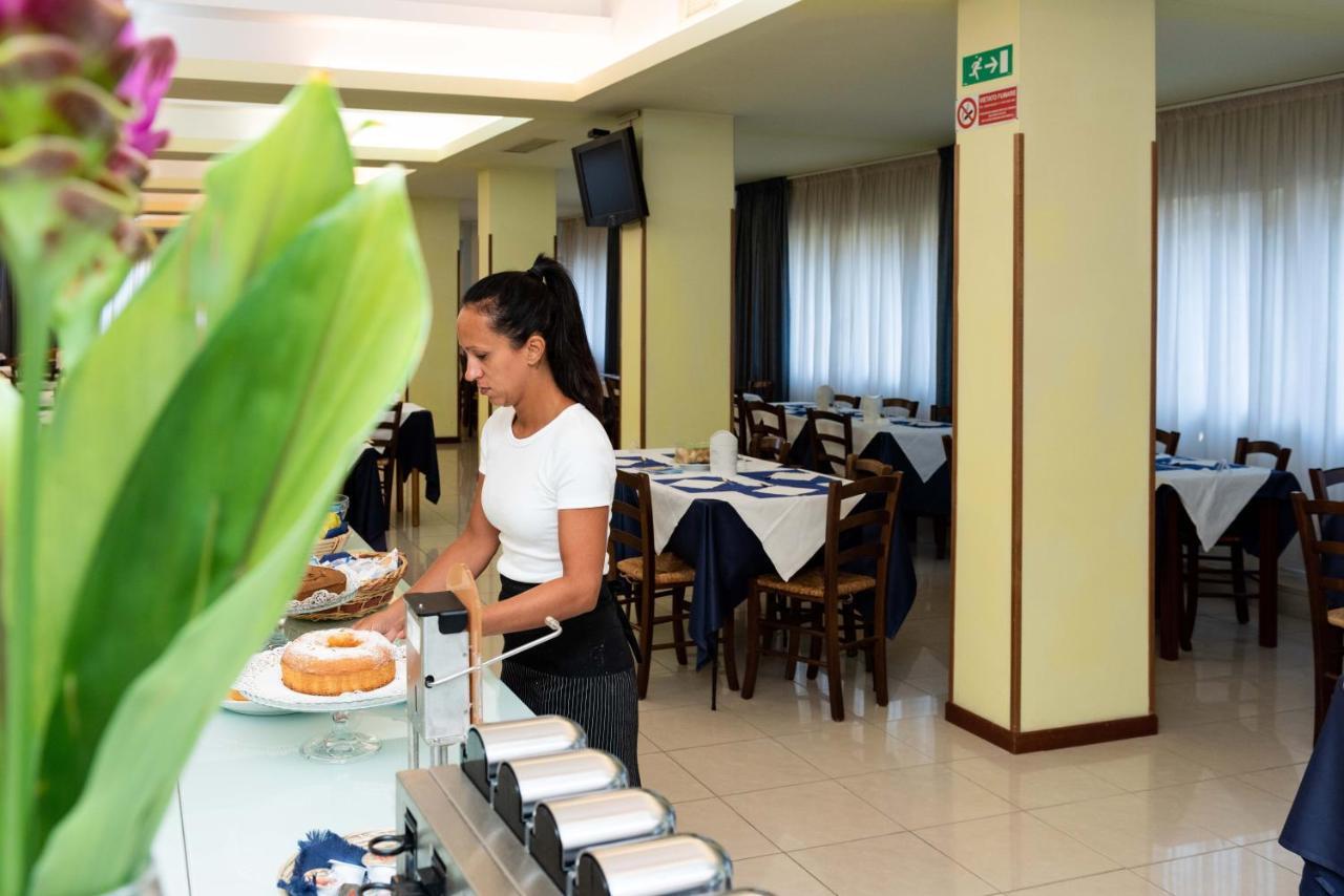 Hotel Gabbiano Porto San Giorgio Kültér fotó