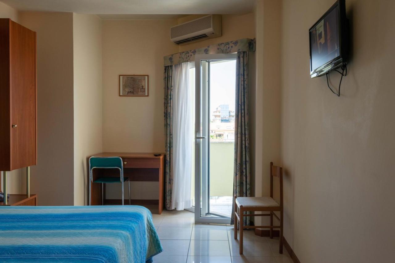 Hotel Gabbiano Porto San Giorgio Kültér fotó